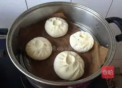 Illustration of how to make steamed buns stuffed with chives 13