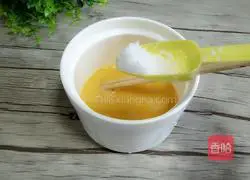 Illustration of how to make steamed egg custard 4