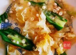 Illustration of how to make okra mixed with white fungus 11