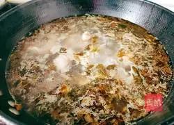 Auricularia sauerkraut and vermicelli old duck soup Illustration of practice 12