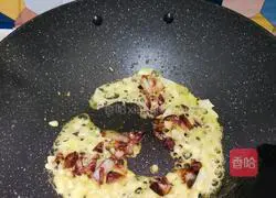 A bowl of fried noodles with soybean paste Practice illustration 3