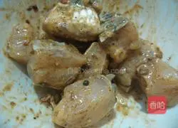 Illustration of how to make pickled fish with green pepper 7