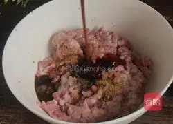 马Illustration of how to make dumplings stuffed with amaranth and chives 3