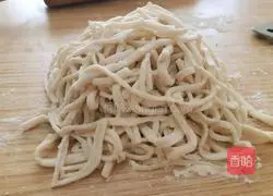 Illustration of how to make fried egg noodles with soy sauce 5