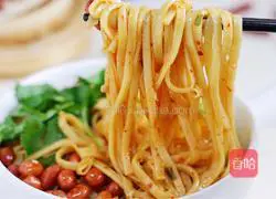 Illustration of how to make spicy and sour cold noodles 9