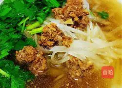 Boil the lamb meatballs with shredded radish Illustration of how to make soup 7