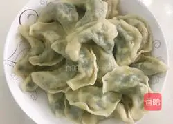 Illustration of making shepherd's purse vegetarian dumplings 14