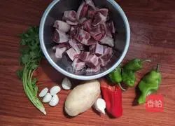 Illustration of how to cook duck legs stewed with potatoes 1