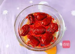 Illustration of how to make mushroom, corn and beef bone soup 7