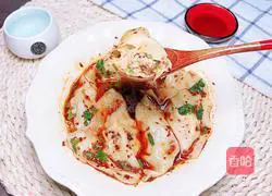 Illustration of how to make spicy and sour fresh meat wontons 19