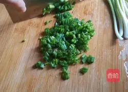 Illustration of how to make scallion pancake (dumpling skin version) 2