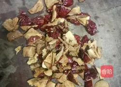 Illustration of how to make red dates and peanut soy milk 4