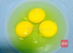 Illustration of how to make whitebait egg custard 3