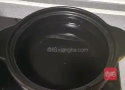 Illustration of how to make rock sugar, snow pear and lily soup 5