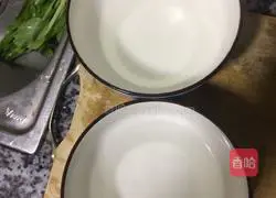 Illustration of how to make pickled cabbage and shredded pork noodles 1