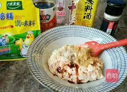 Sour Soup Illustration of how to make meatballs 2