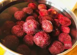 Illustration of how to make bayberry wine 1