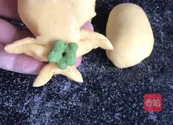 Illustration of how to make big ox steamed buns 12