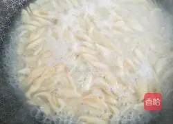 Illustration of how to make shrimp peel scissor noodles 4