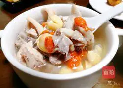 Illustration of how to make chicken soup with cuttlefish and lotus seeds 14