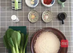 Illustration of how to make noodles with oil 1