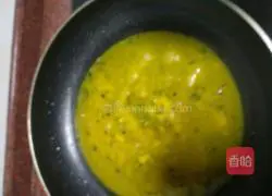 Illustration of how to make scallion steamed bun egg pancake 5