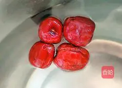 Illustration of how to make red date soy milk 4