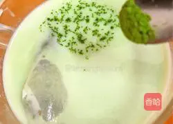 Illustration of how to make matcha brown rice drink 7