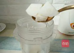 Cucumber Honey Pear Juice Recipe Illustration 4