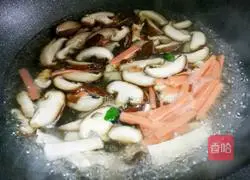 Illustration of how to make hot and sour soup to repel cold and warm the stomach 6