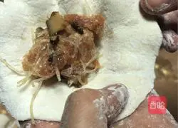 Illustration of how to make mushroom and vermicelli pork buns 6