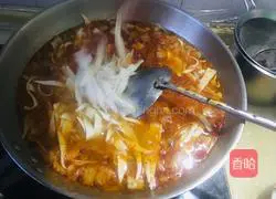 Illustration of how to make kimchi, stir-fried meat and braised willow leaf noodles 10