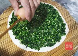 Illustration of how to make leek and egg box 8