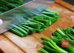 Illustration of how to make scallion oil noodles 1