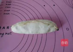 Illustration of how to make seaweed and meat floss bread 16