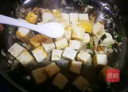 Illustration of how to make green onion and shrimp skin tofu soup 7