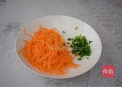 Illustration of how to make carrot and egg pancakes 2