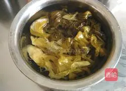 Illustration of how to make stir-fried shredded pork with pickled cabbage 3