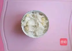 Illustration of how to make fruit white fungus soup 2