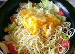 Fried noodles with ham and eggs Illustration of how to do it 9