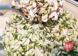 Illustration of making sophora dumplings 2