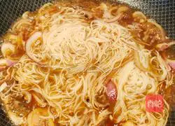 Illustration of how to make belly silk pot noodles 6