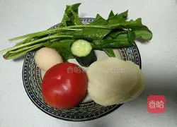 Illustration of how to make tomato, egg and spinach noodles 1
