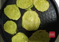 Illustration of how to make spinach egg pancake 5