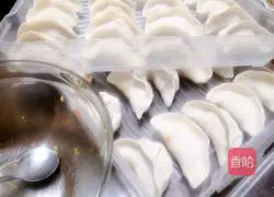 Illustration of how to make vegetarian dumplings on the first day of the first lunar month 15