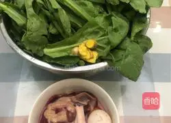 Cantonese style - Illustration of how to make chrysanthemum chicken soup 1