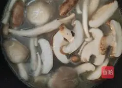 Mushrooms Illustration of how to make vegetarian chicken noodle soup 3