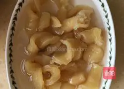 Illustration of how to cook chicken soup with fish maw 7