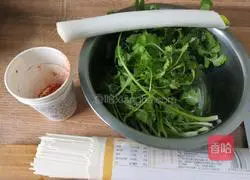 Illustration of how to make coriander noodles 1