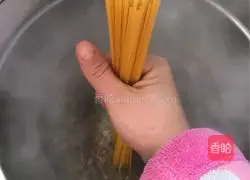 Illustration of how to make tomato meat sauce pasta 2